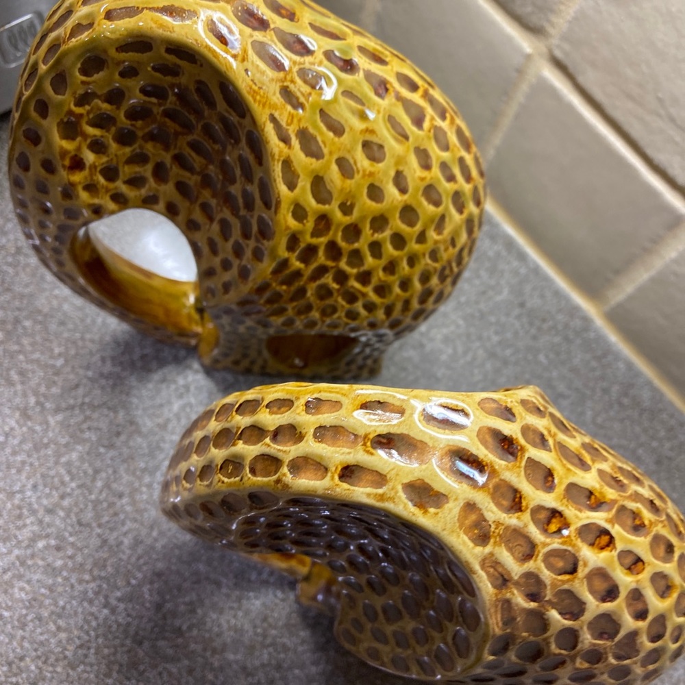 Vintage ceramic elephant with peanut design. Will sell as a set or Individually - Picture 3 of 6